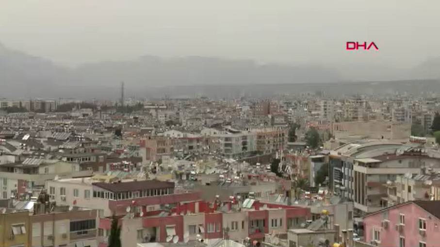 Kuzey Afrika'dan gelip bir şehri toz altında bıraktı 3
